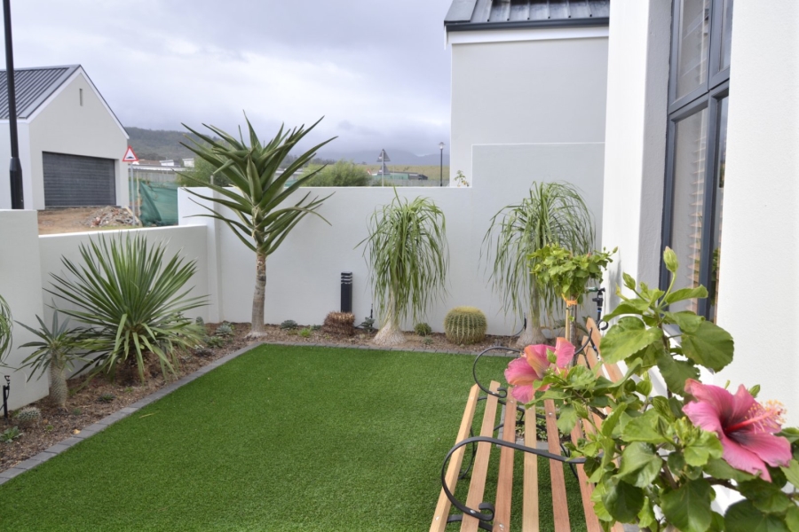 3 Bedroom Property for Sale in Somerset Lakes Western Cape